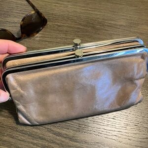 Hobo Lauren Clutch-Wallet Polished Leather Desert Sand Color